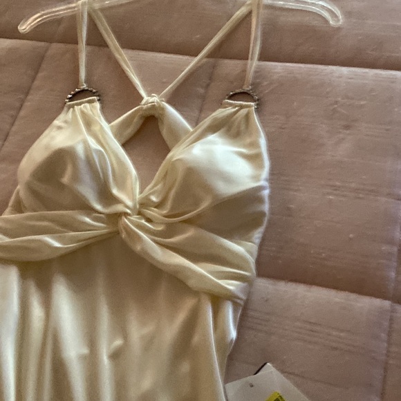 Beautiful off white evening gown, New with tags size 7/8 - Picture 14 of 16